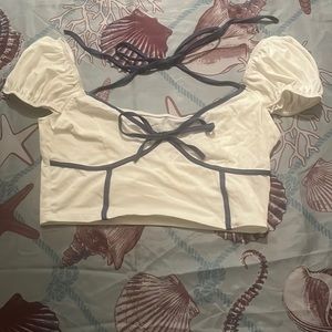Cropped puffed short sleeve top